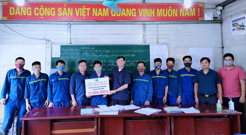 Thưởng tổ đào lò hoàn thành mục tiêu thi đua T6/2021
