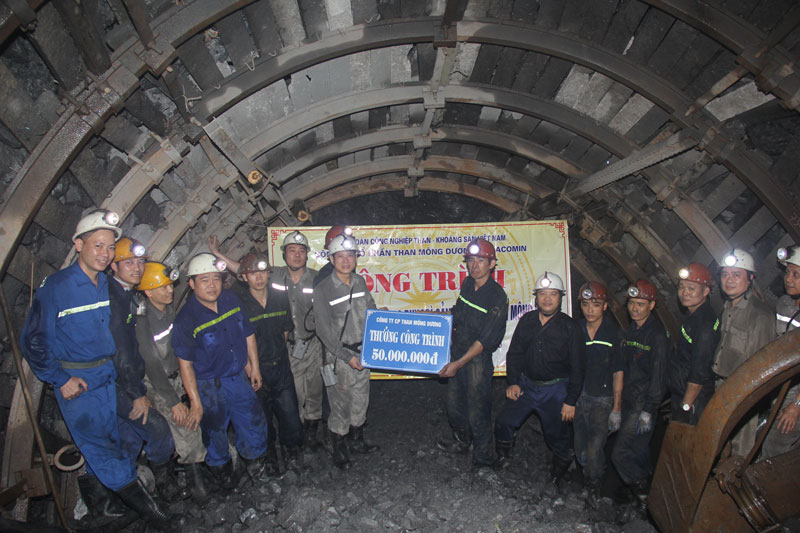 Than Mông Dương: Khen thưởng hoàn thành vượt tiến độ kế hoạch đào lò