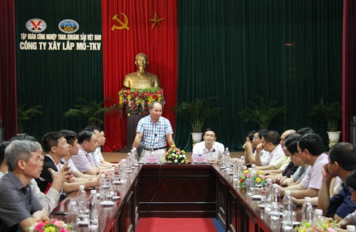 Công ty Xây lắp mỏ và Than Hà Lầm trao đổi về giải pháp tăng cường phối hợp trong SXKD
