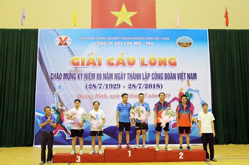 Giải cầu lông chào mừng kỷ niệm ngày thành lập Công đoàn
